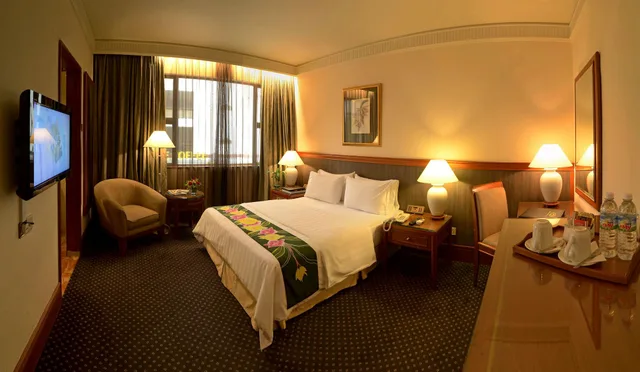 غرفة سوبيريور بسرير كوين، The Jesselton Hotel 3/7