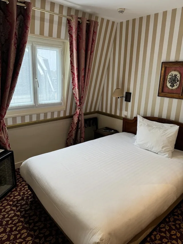 Classic, Single, Queen Bed, Hotel Belfast 2/2