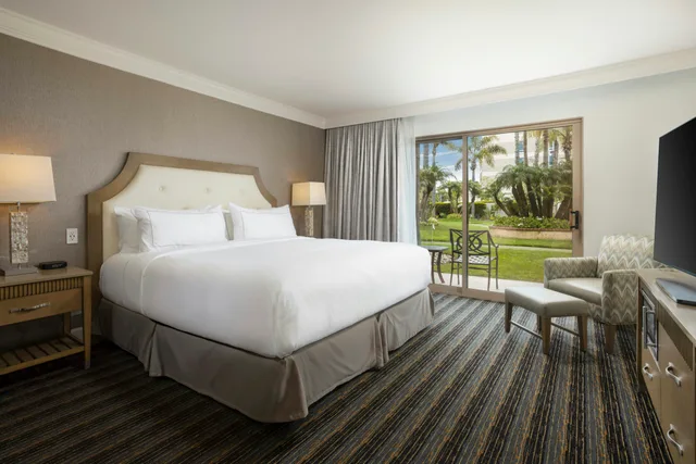 غرفة بسرير كينج بشرفة بإطلالة، DoubleTree by Hilton San Diego Bayside 2/4