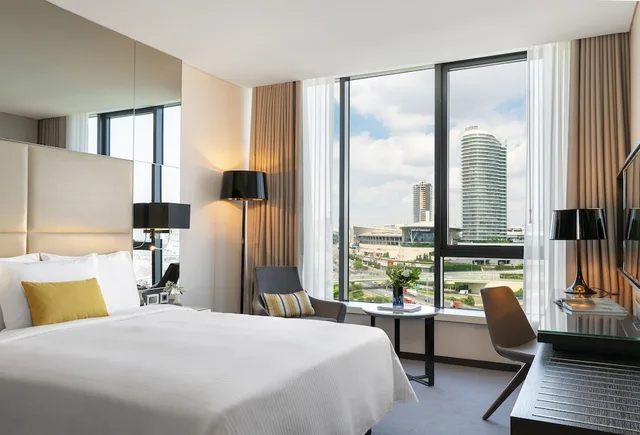Centro, Suite, King Bed, Corner, Centro Westside Rotana 1/8