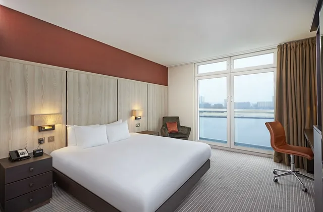 King Deluxe Room With Water View، Doubletree By Hilton London Excel 4/7