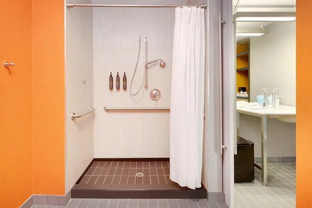 Room, 2 Queen Beds, Accessible, Aloft Milwaukee Downtown 7/8