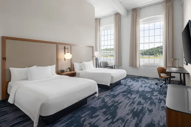 غرفة بسريرين كوين لذوي الإعاقة، Fairfield Inn & Suites Madison Historic Eagle Cotton Mill 2/9