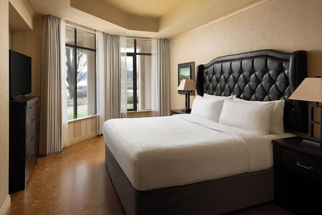 2 Bedrooms, Premium, Suite, King and Queen Bed, Sofa, The Royal Kelowna 3/7