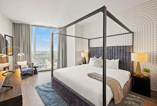 2 Bedrooms, Sky, Deluxe, Suite، Placemakr Premier SoBro 2/6
