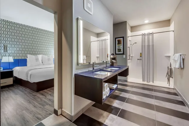 غرفة بسرير كينج، Glo Best Western Dawley Farms In Sioux Falls 7/7