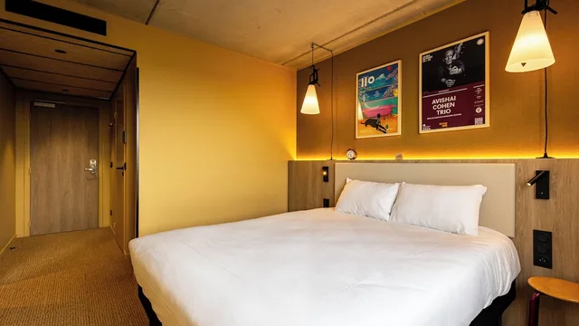 Pop, Double Bed، Greet Hotel Reims Tinqueux 1/3