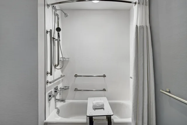 Room, 2 Queen Beds, Accessible, Courtyard by Marriott Manhattan 4/6