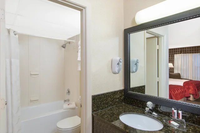 Room, 2 Double Beds, Accessible, Ramada by Wyndham Midtown Grand Island 4/5