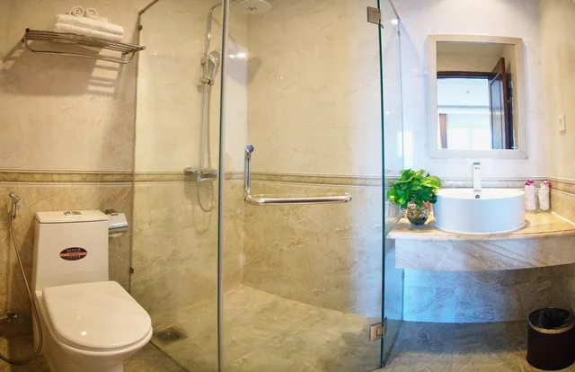 غرفة تنفيذية ثلاثية بشرفة، BOSS HOTEL NHA TRANG 8/10