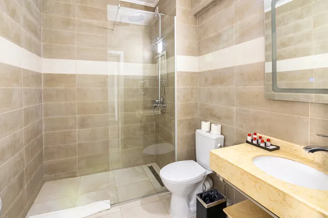 Studio, King Bed, Balcony, Miramare Residence 9/10