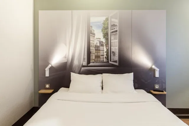 غرفة ثلاثية بسرير مزدوج وسرير فردي، B&B Hotel La Queue En Brie 1/1