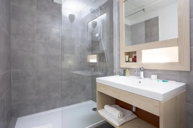 غرفة رباعية بسريرين منفصلين وسرير بطابقين، HOTEL CLUB MMV LE FLAINE 5/6