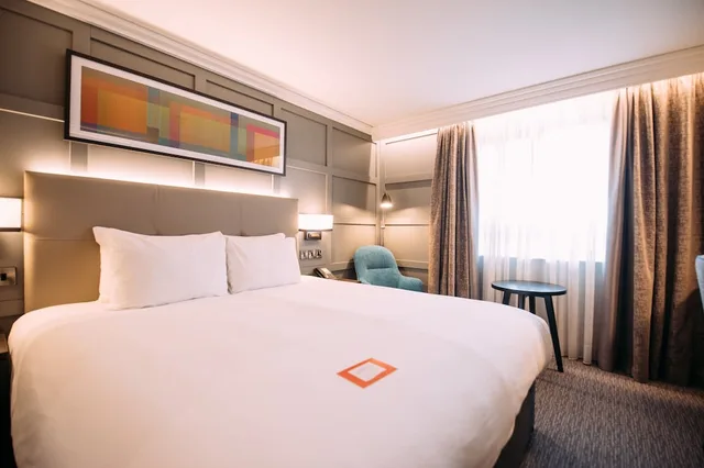 غرفة قياسية بسرير كينج مع دخول صالة النادي، Crowne Plaza Belfast 7/10