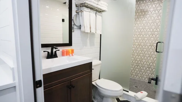 غرفة ثلاثية بسريرين كوين وسرير كوين، Devon Shores 5/6