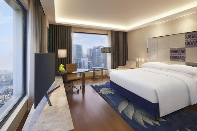 غرفة كلوب بسرير كينج، Renaissance Dhaka Gulshan Hotel 1/10