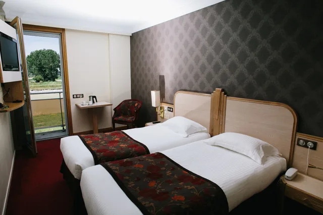 Superior, Twin Beds, Queen Bed, Relais Du Roy 1/5