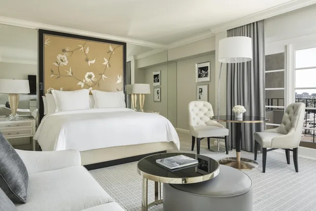 غرفة تنفيذية بسرير كينج مع أريكة، Four Seasons Hotel Los Angeles at Beverly Hills 1/2