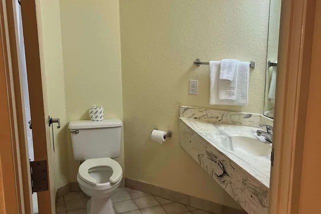 غرفة بسريرين كوين، Howard Johnson by Wyndham Clarksville Tennessee 6/8
