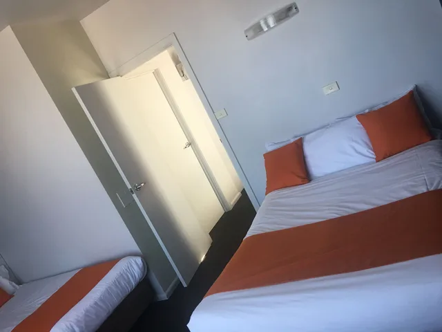 2 Bedrooms, Studio, 2 Double and Twin Beds, with View، Waterfront Lodge Motel 1/6