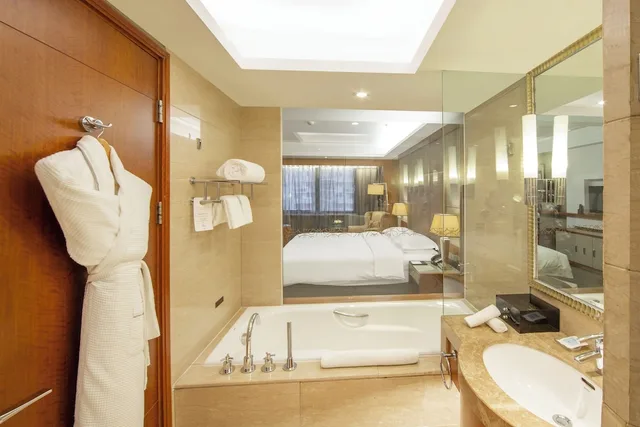 غرفة فاخرة بسرير كينج بإطلالة على المدينة، Sofitel Harbin 9/10