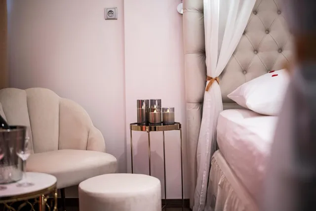 Romantic, Double Bed, Pool Access، Hotel Aura Design & Garden Pool 4/5