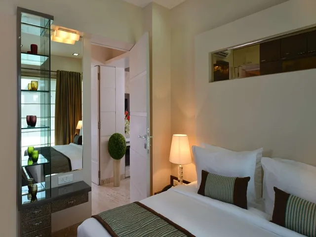 Deluxe, King Bed, Residency Sarovar Portico 2/6