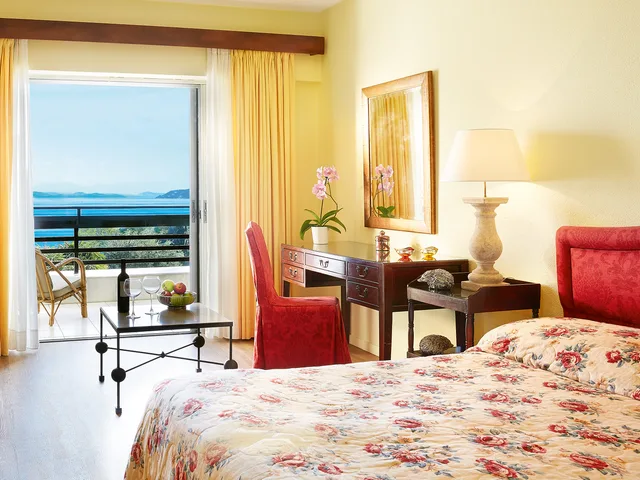غرفة سوبيريور بإطلالة على البحر بشرفة، Grecotel Daphnila Bay 2/2