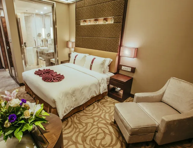Premium, 1 Double and 1 Single Bed, Club Lounge Access, Lounge Access, Holiday Inn Xian Big Goose Pagoda 6/8