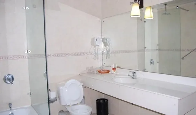 شقة فاخرة بسرير كوين، Golden Tulip Owu Crown Ibadan 2/2