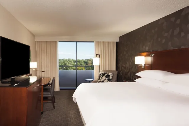 غرفة بسرير كينج لذوي الإعاقة، Omaha Marriott 1/3