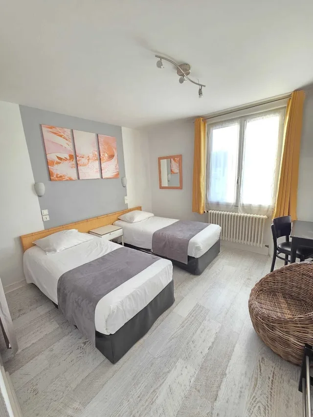 غرفة كلاسيكية بسريرين منفصلين، HOTEL LE BOURGOGNE 3/5