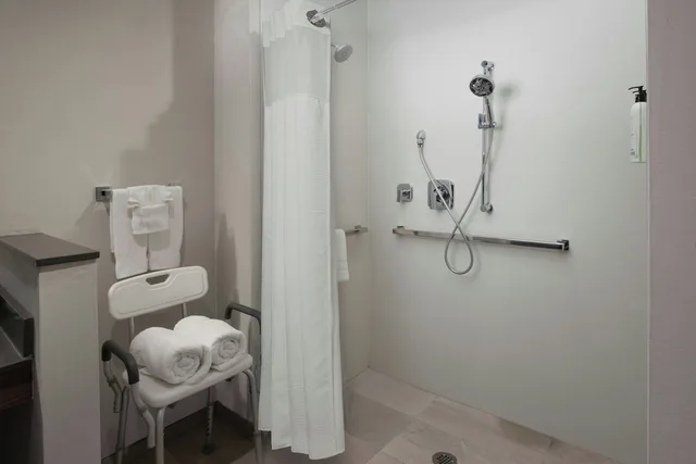 غرفة بسرير كينج لذوي الإعاقة، Fairfield Inn & Suites DeSoto Dallas South 3/4