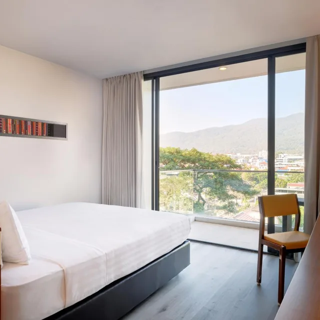غرفة بسرير مزدوج بإطلالة على الجبل، Eastin Tan Hotel Chiang Mai 1/10