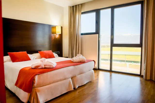 Junior Suite, Hospedium Valles de Gredos Golf 1/7