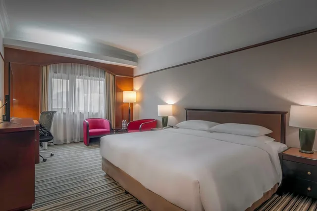 1 Bedroom, Suite, King Bed, Metropark Lido Hotel 3/9