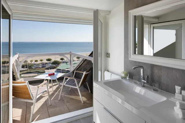 غرفة سوبيريور بإطلالة على البحر، Hotel Barriere Le Royal La Baule 5/5