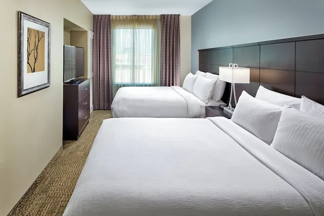 جناح بسرير كينج وسريرين كوين، STAYBRIDGE SUITES ANAHEIM AT THE PARK 1/4