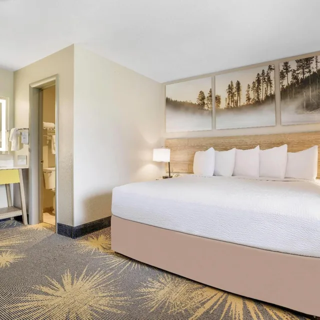 غرفة قياسية بسرير كينج للمدخنين، Days Inn by Wyndham Cortez 2/8