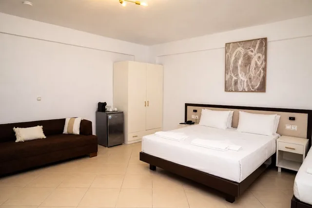 غرفة عائلية بسرير مزدوج مع أريكة، ST. CONSTANTIN SEA HOTEL AND SPA RESORT 2/10