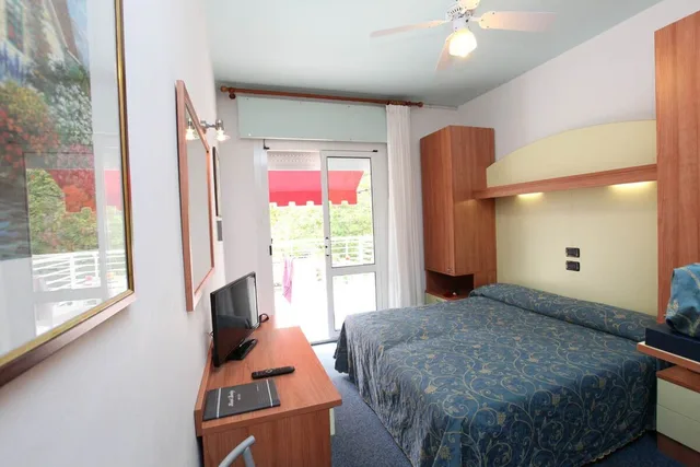 Standard, Double and Bunk Bed, Partial Sea View, Hotel Derby 4/6