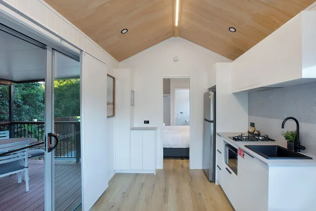 Tiny Home, Premium, Queen Bed, Reflections Holiday Parks Scotts Head 3/5