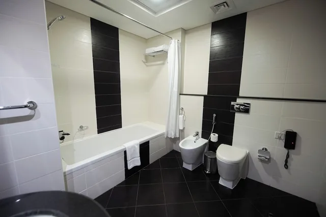 Deluxe, Suite, King Bed, 2 Bathrooms, Grand Villaggio Hotel Abu Dhabi 5/5