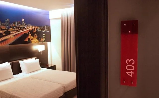 غرفة ثلاثية، ATHENS CITY HOTEL 7/9