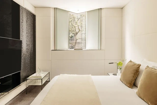 Always ME, Me London Hotel 2/10