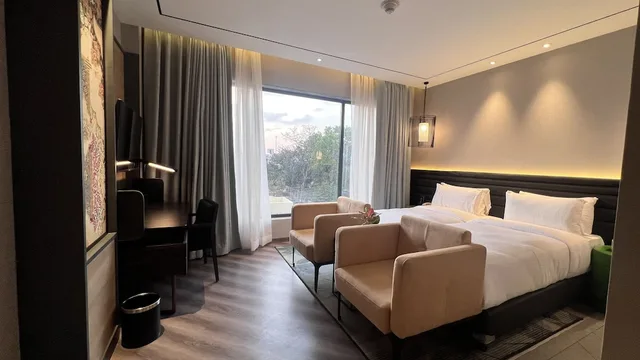 غرفة ديلوكس بسريرين منفصلين، Ramada Encore by Wyndham Bareilly Civil Lines 1/7