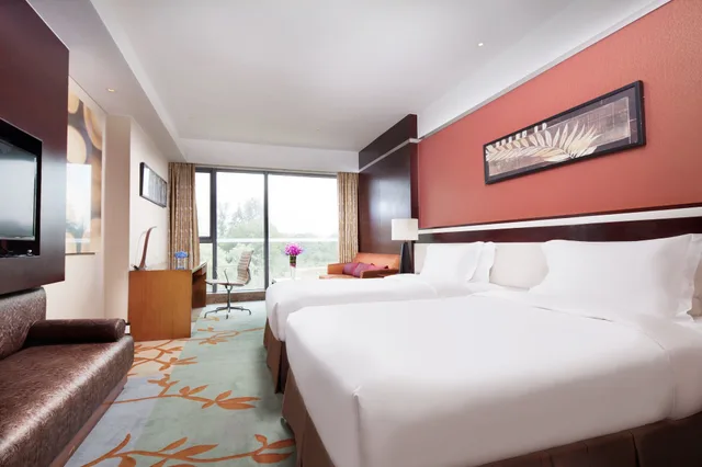 غرفة قياسية بسرير كينج بإطلالة على الحديقة، Holiday Inn Beijing Shijingshan Parkview 2/6