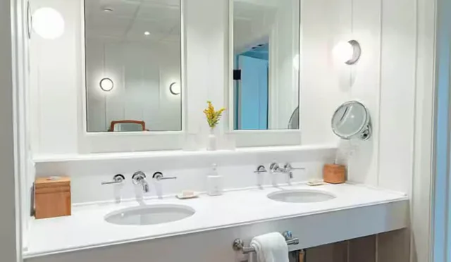 جناح كلاسيكي بسرير كينج مع أريكة، Canoe Place Inn & Cottages 1/1