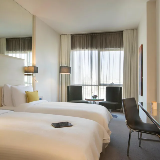 Centro, Twin Beds, High Floor، سنترو واحه من روتانا(Centro Waha By Rotana) 2/7