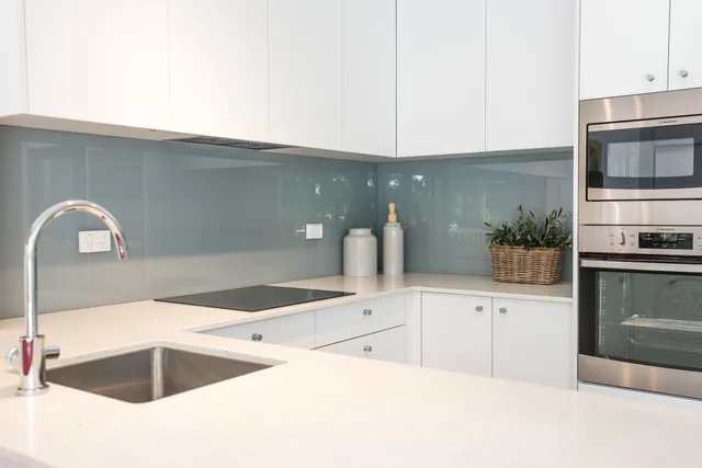 3 Bedrooms, Premium, Apartment, 1 Queen and 4 Single Beds, Garden Side، Noosa Pacific Riverfront Resort 9/10